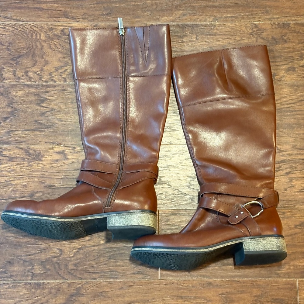 Bandolino Chestnut Heeled Boots Size 9.5 M with Block Heel- zipper closure